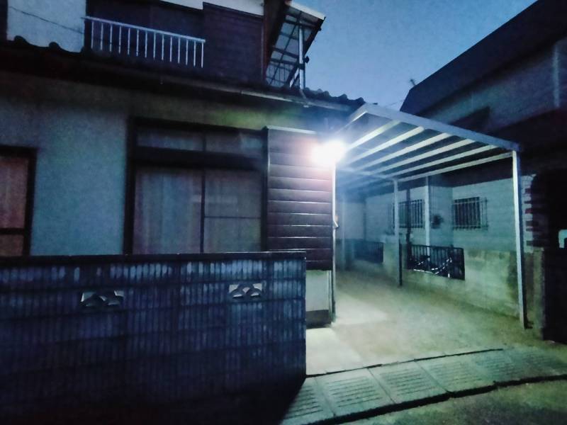 センサーライトで夜間も安心♡