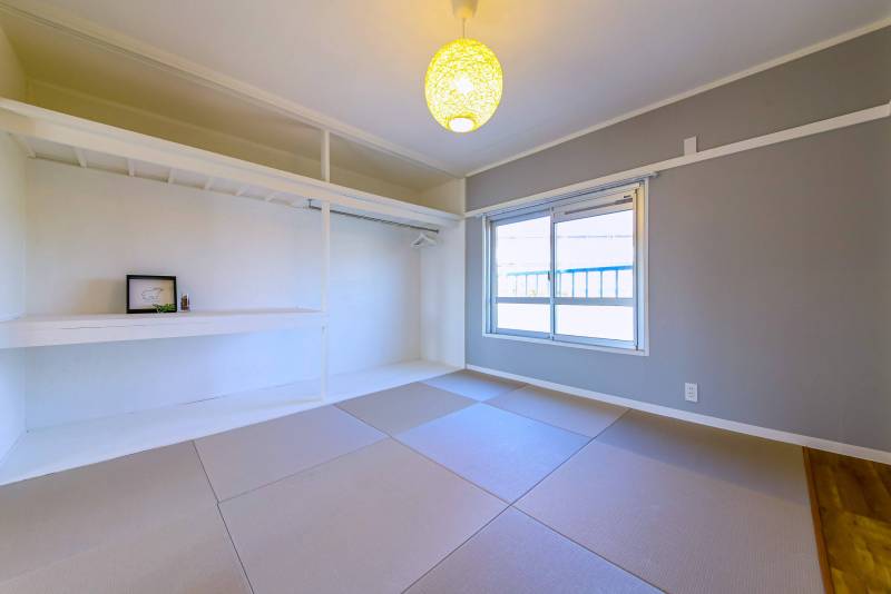 ユニット畳で清潔です。大きいオープンクローゼット付き。