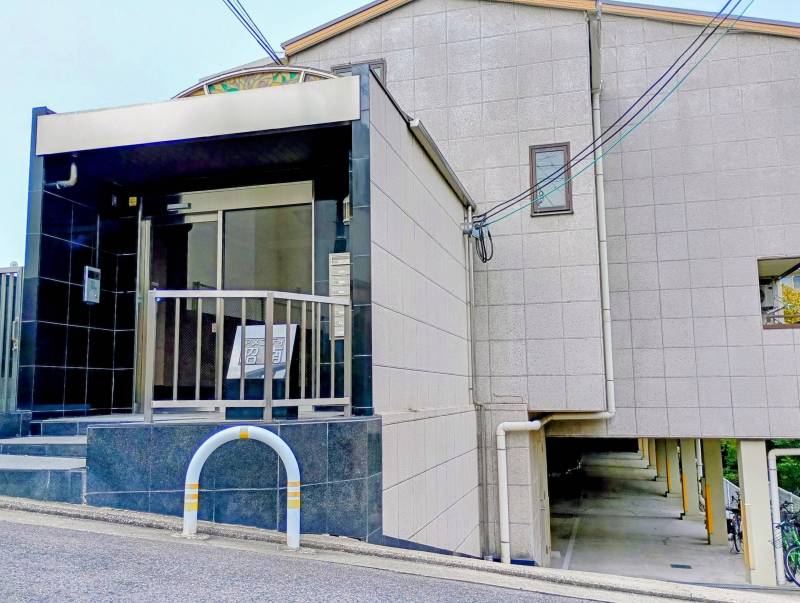 ゆったりとした穏やかな空気感のマンションです。