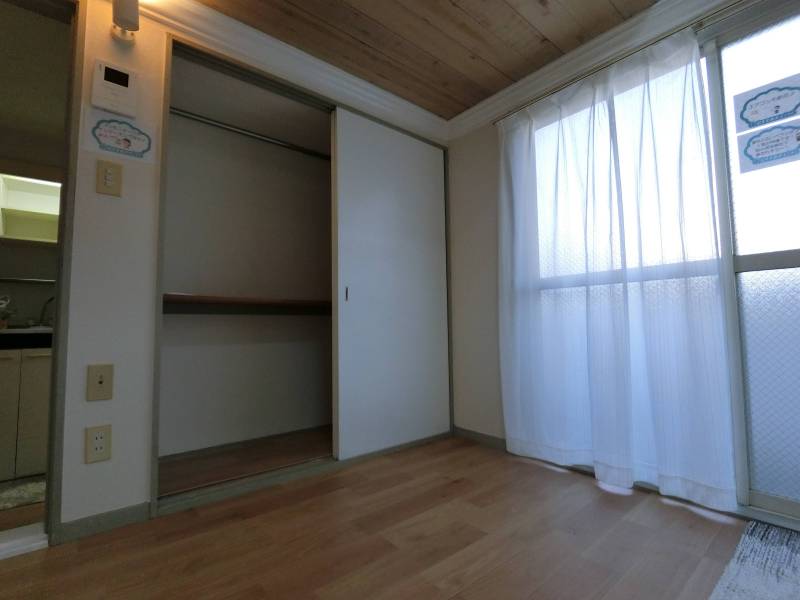 半畳ほどのクローゼットです。