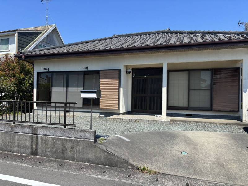 リフォーム前ですが、外観参考写真として。