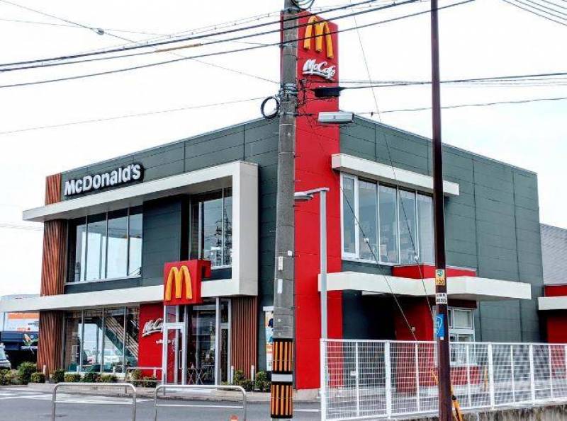 マクドナルド八日市店までは車で3分、1500m