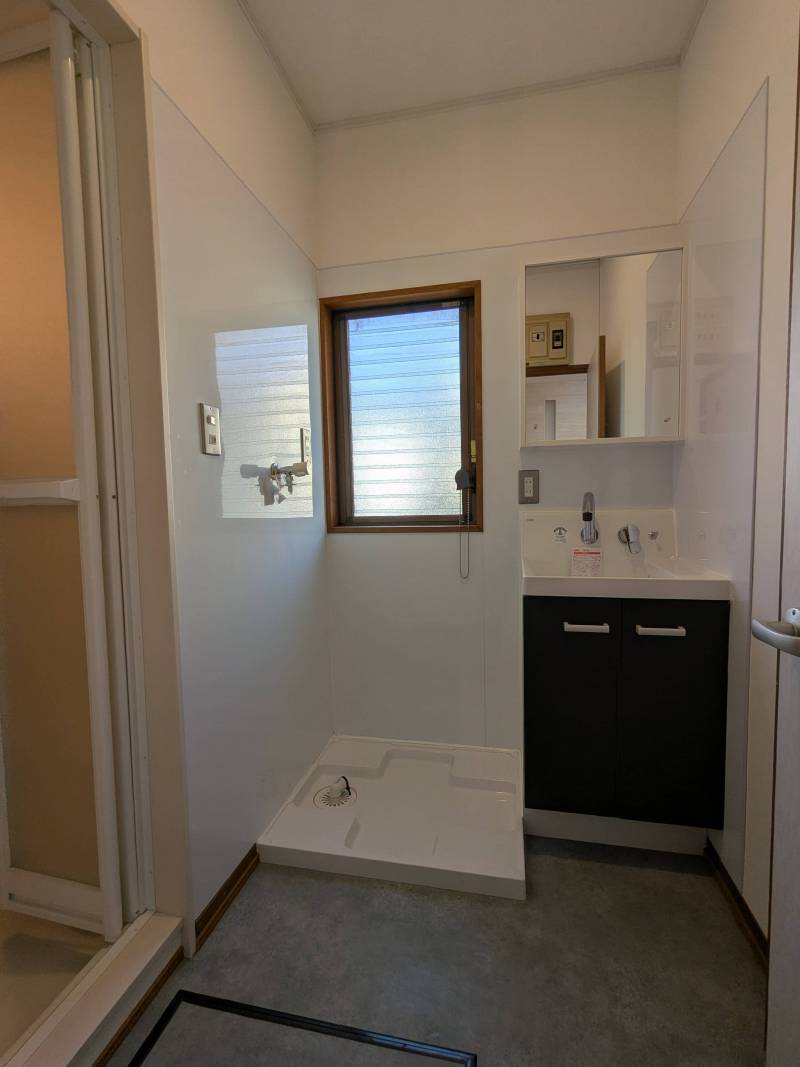 洗面所には新品の独立洗面台を設置♪