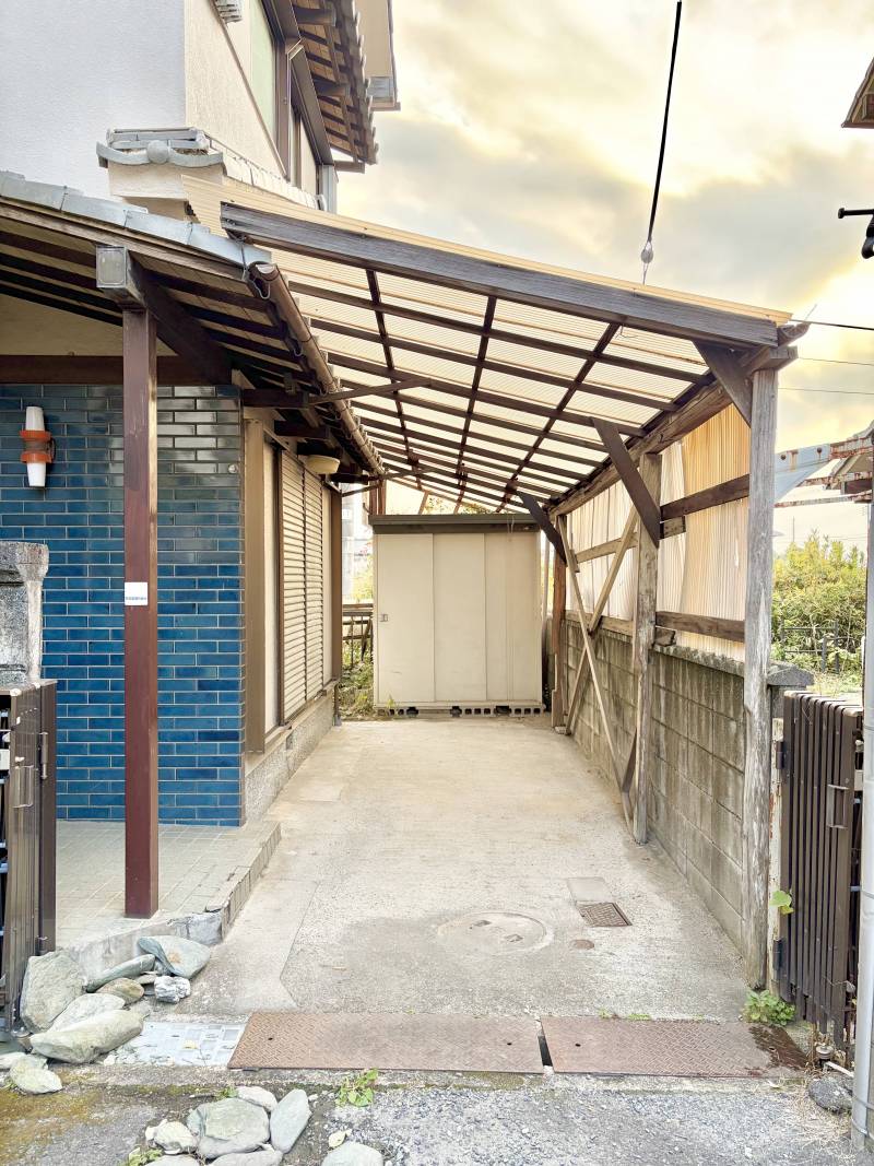 倉庫付き駐車場