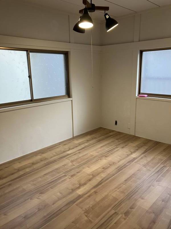 2階和室から洋室に変更しました