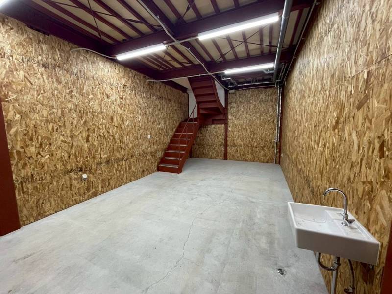 ガレージ内に手洗い場もございます♪