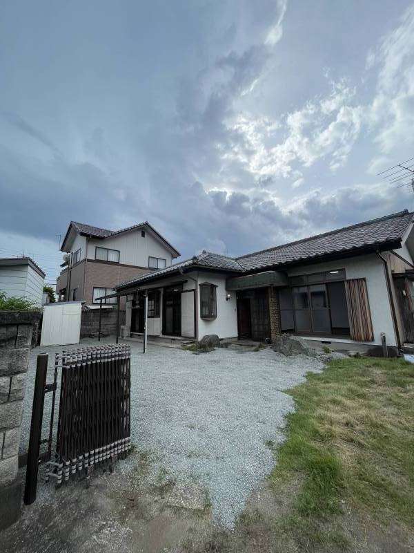 広い庭、和モダンの平屋戸建！