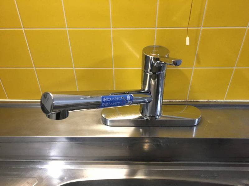 キッチン水栓は便利なシングルレバーです！