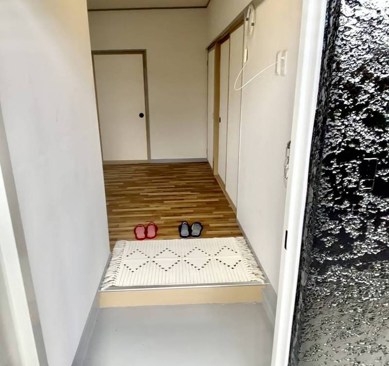 玄関の床もリフォームしております♪