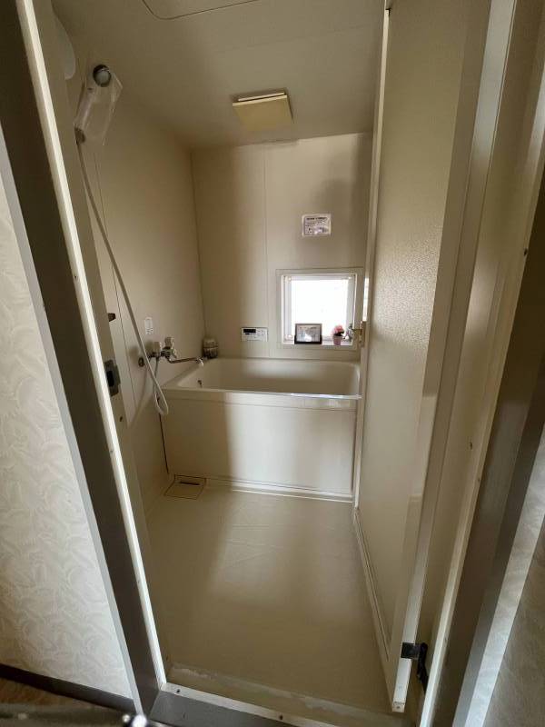 ♬浴室♬換気扇＆換気窓〔カビ防止〕あり、シャワー付きカラン！