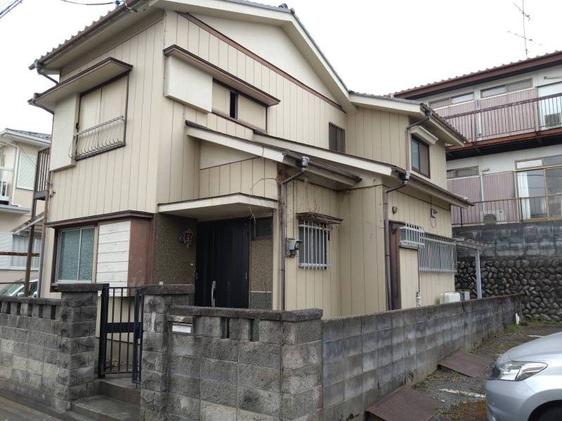 広々快適な木造2階建て！隣は月極駐車場！