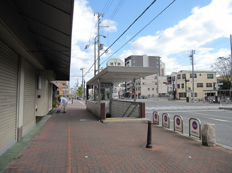 最寄り駅は、地下鉄の上沢駅となります。徒歩9分！