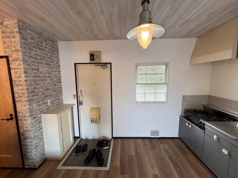 ダイニングから玄関