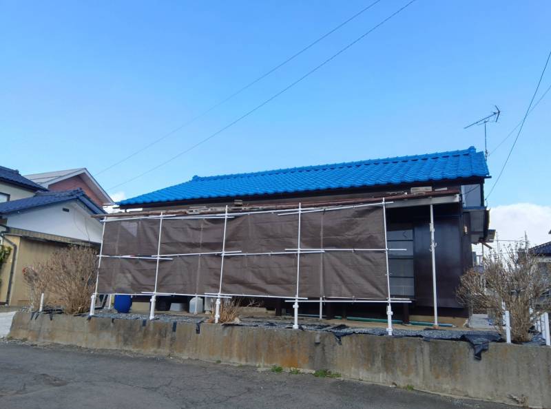 沼田市柳町貸家　建物の南側