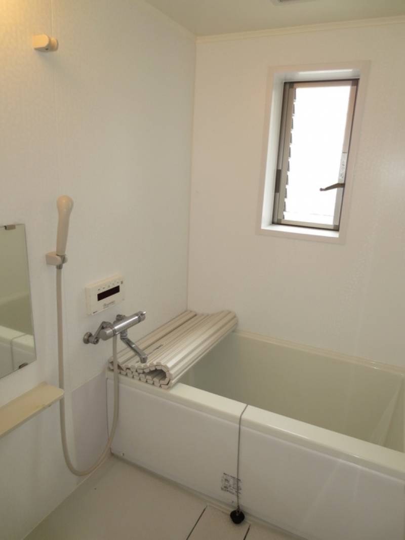 センスある追い炊き付広々浴室