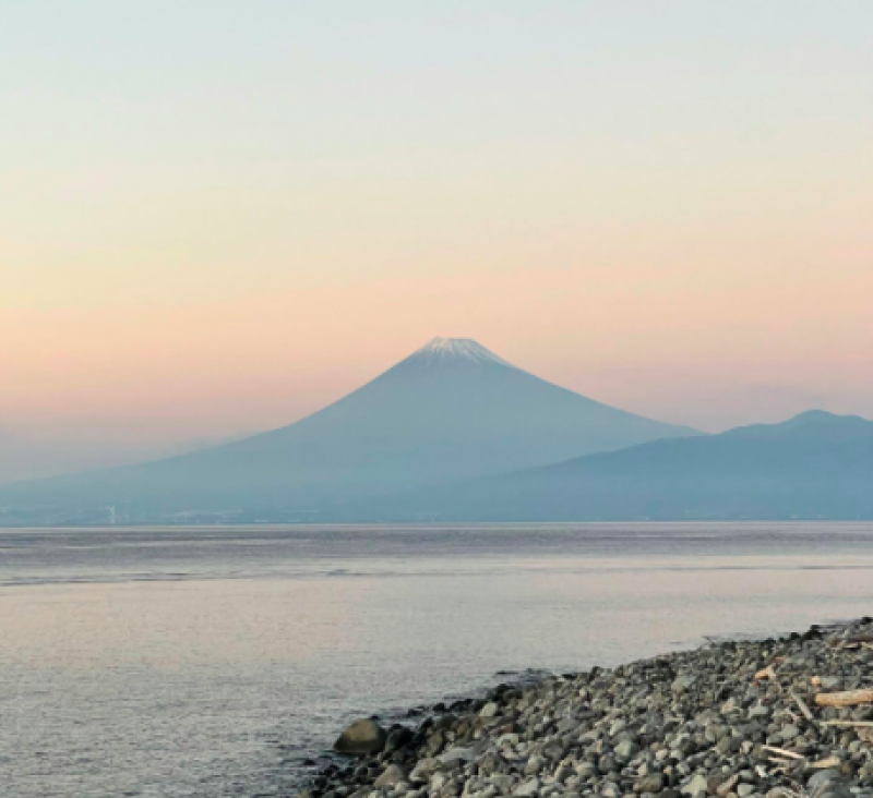 美しい夕焼けと富士山が見られる御浜まで散歩圏内（1000m）