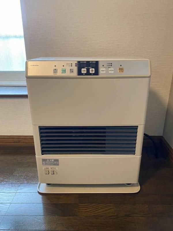 暖かい灯油ストーブ設置済みです