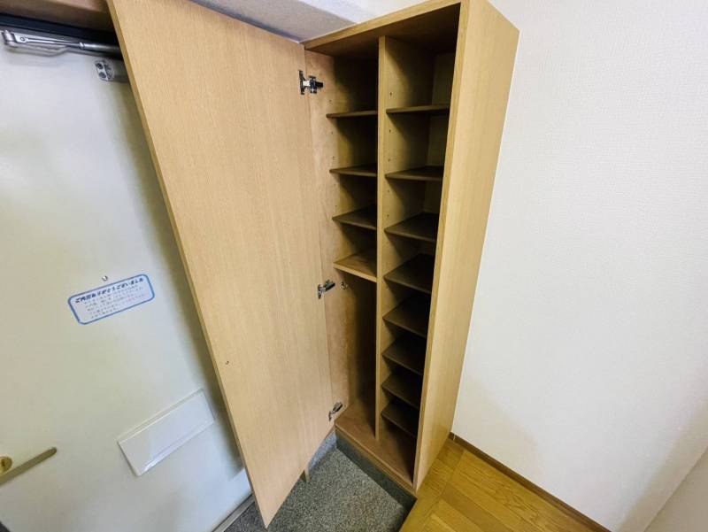 しっかりと収納できる靴箱もあります。