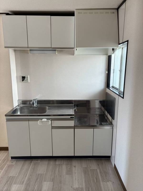 ガスコンロ使用可。汚れのつきにくいウォールパネル使用