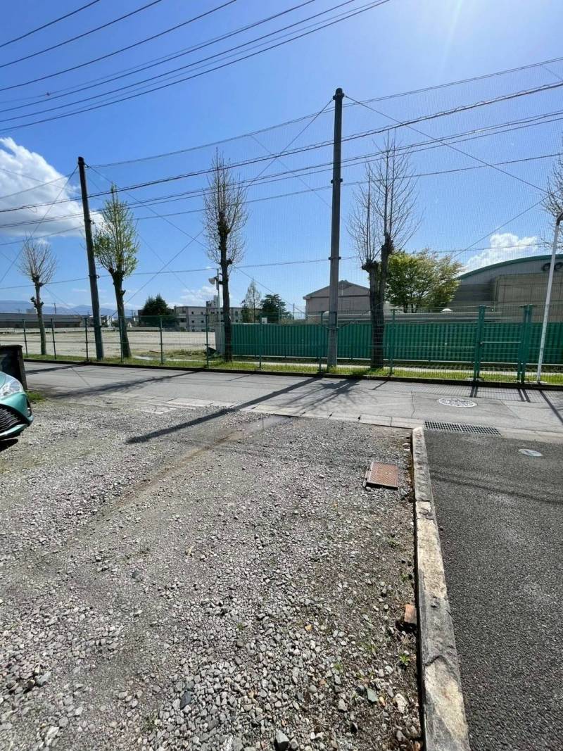 すぐ傍が附属小学校の校庭です。