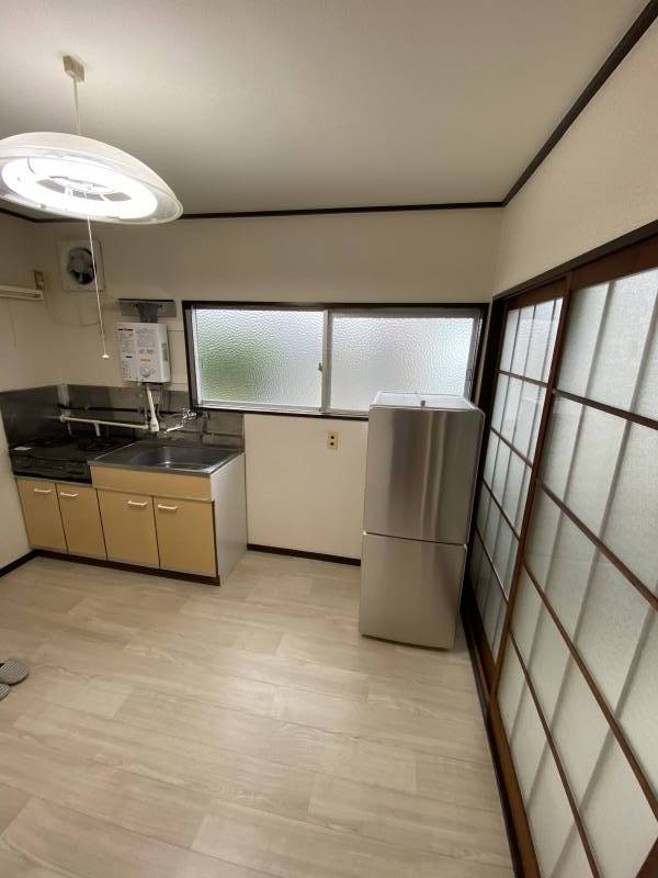 キッチン。間仕切りをすると一部屋できます。
