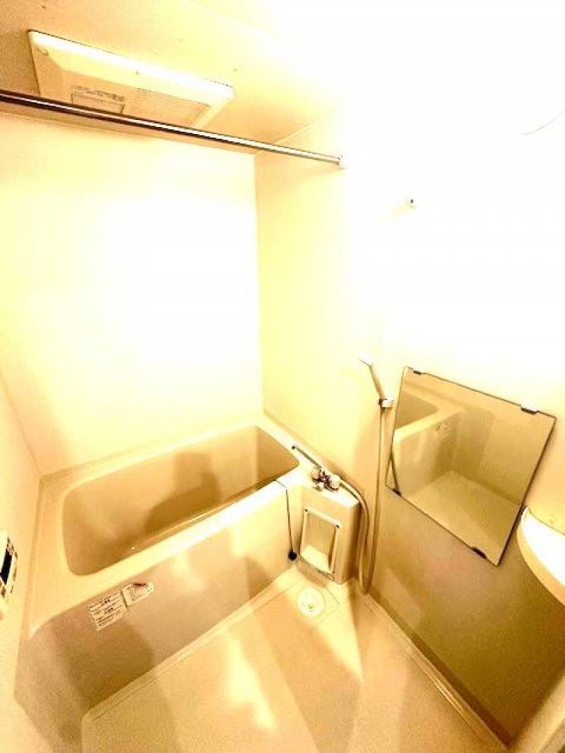 シャワー付きの浴室です。