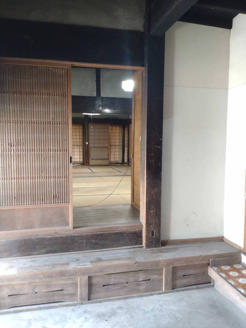 土間から和室に向かって♪