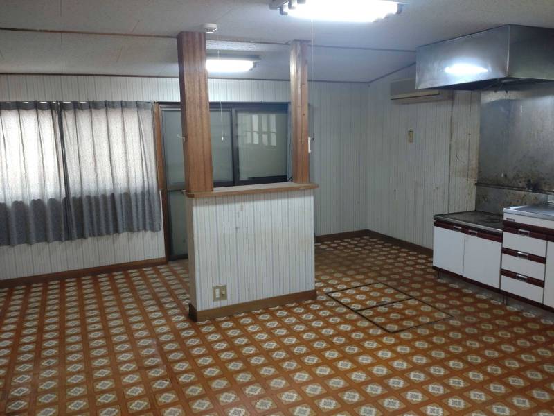 ダイニングキッチン♪元々は土間です。取壊し可♪