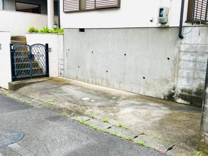 駐車場（1台目）です
