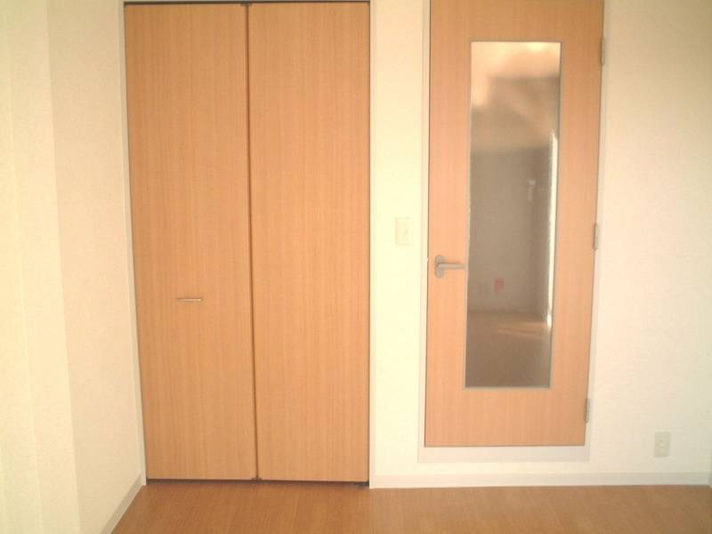 お部屋です。床はライト調です。