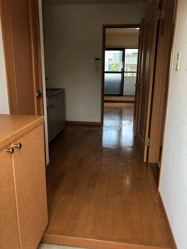 玄関から見たお部屋