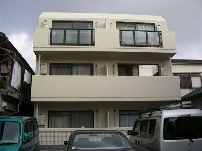 マンション裏側。駐車場でしたが今は家が建っています。