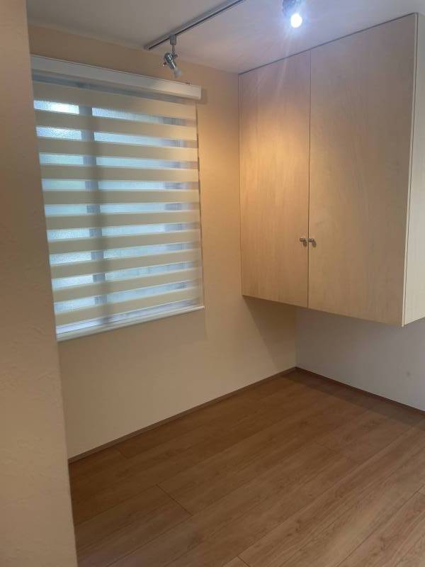 おしゃれなブラインドが4面。