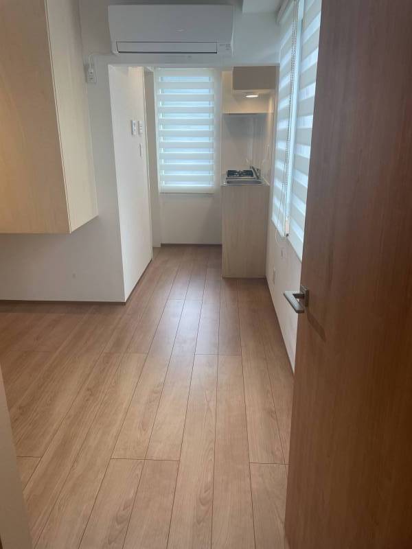 三方窓で明るいお部屋。