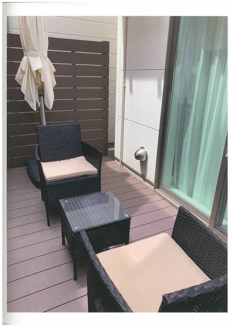 バルコニーはテーブル・チェア設置！