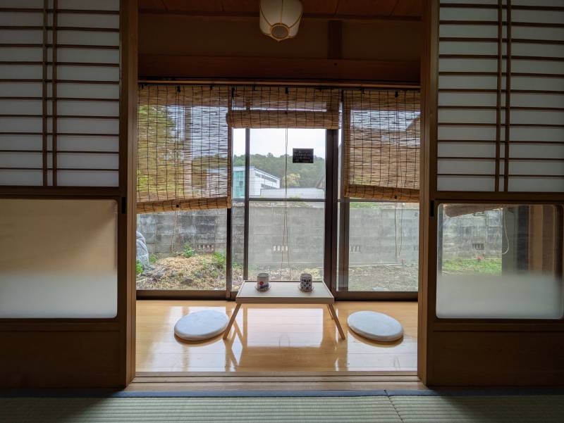 明るくて綺麗な縁側でゆったりとした時間を過ごせます。