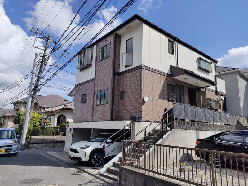 1Fですが、地下が駐車場のため実質2Fに等しいです