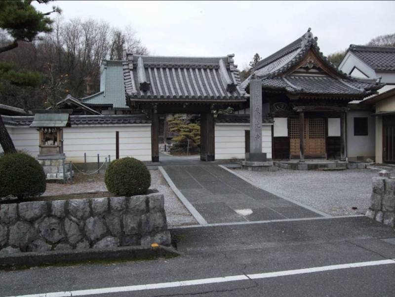 近隣には東光寺などがあり、歴史を感じる落ち着いた住環境です。