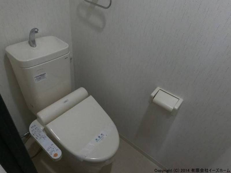 温水洗浄機付きトイレです。