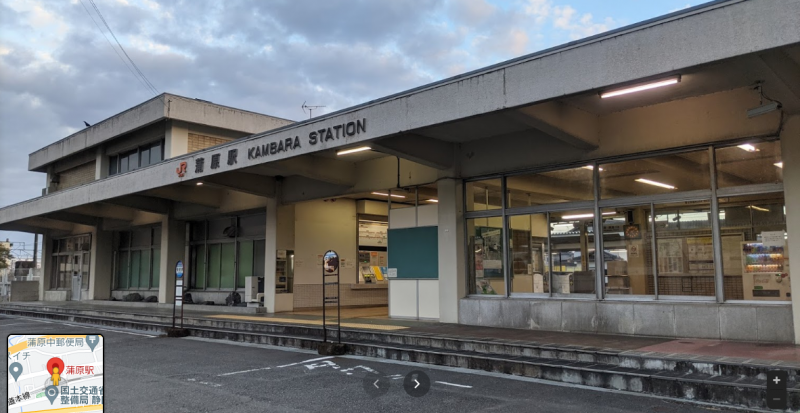 蒲原駅、徒歩１分です。