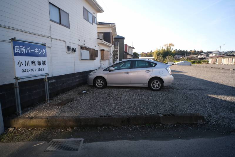 広い賃貸駐車場も近い