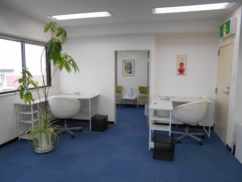 小部屋は使い勝手の良い部屋てす。応接・更衣室・休憩室・・