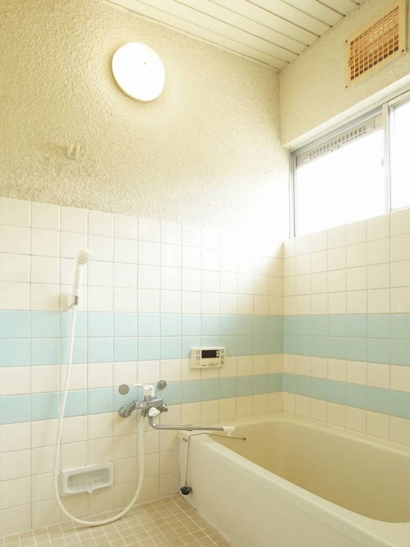 幅1.1mの浴槽で体の大きな方でもゆったりできます。