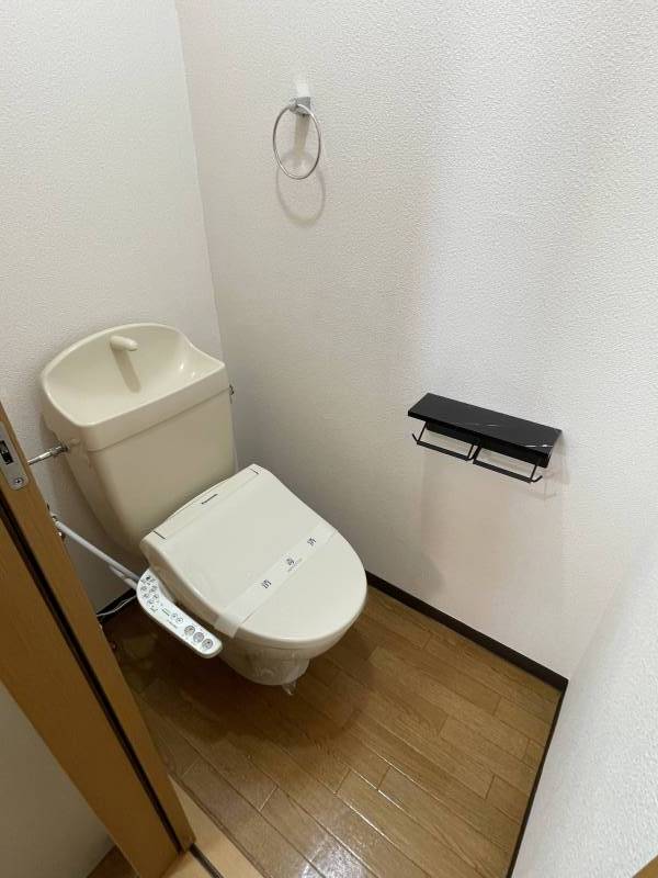 ウォッシュレット付き
スマホ置けるペーパーホルダー付き