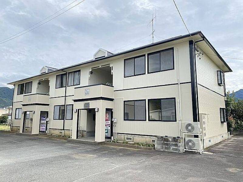 令和8年8月外壁塗装済み、屋根塗装済み、室内リフォーム済み。