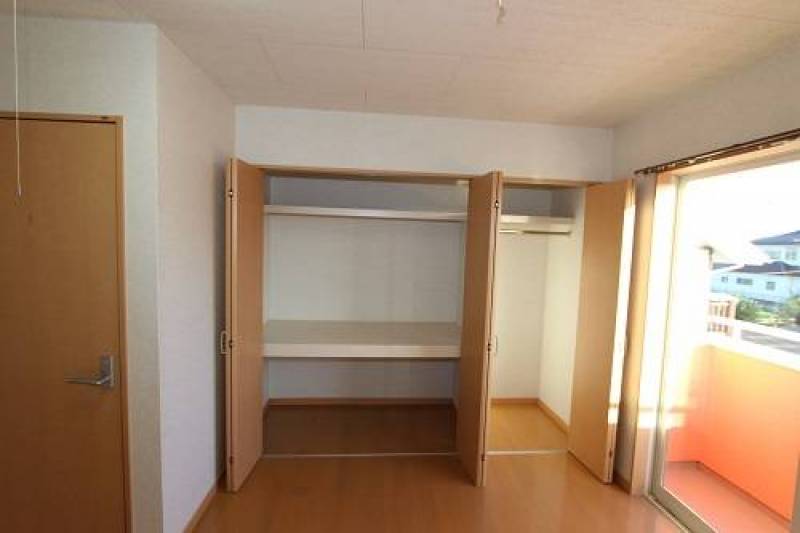 2階　バルコニー側　物入