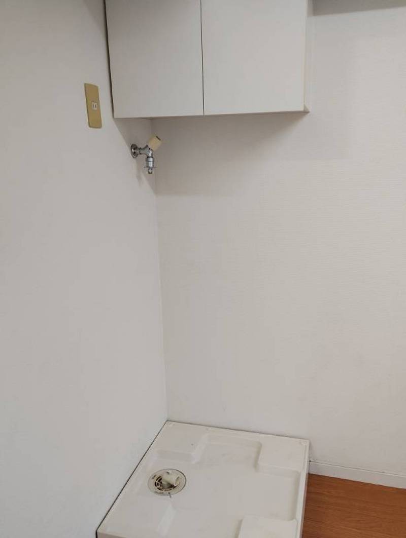 オープンで動きやすい洗濯機置き場