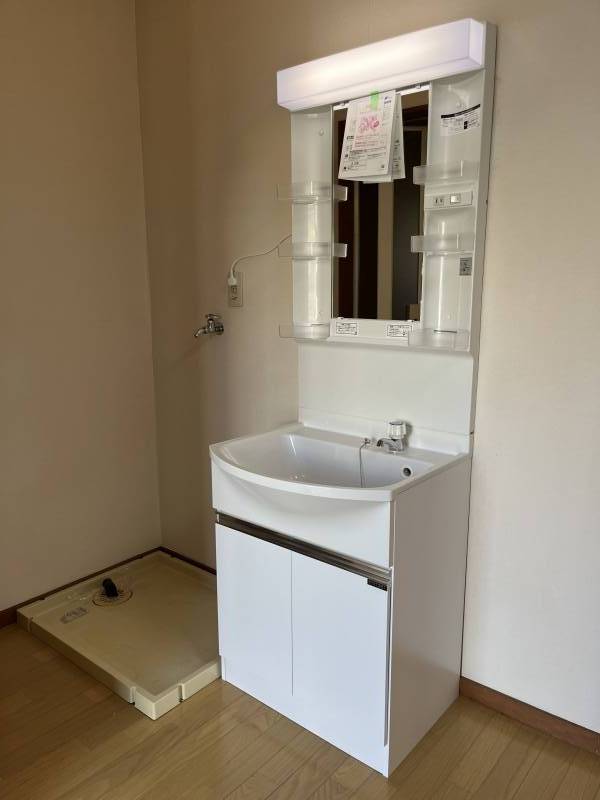 ＤＫ〜新品洗面化粧台、室内洗濯機置場〜