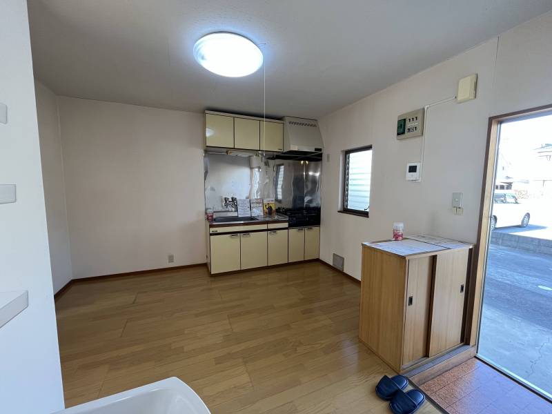 ＤＫ〜新品ガスコンロ付、シーリングライト付、天井塗装済み〜