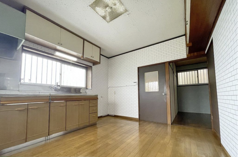 キッチンと色々な用途に使える納戸